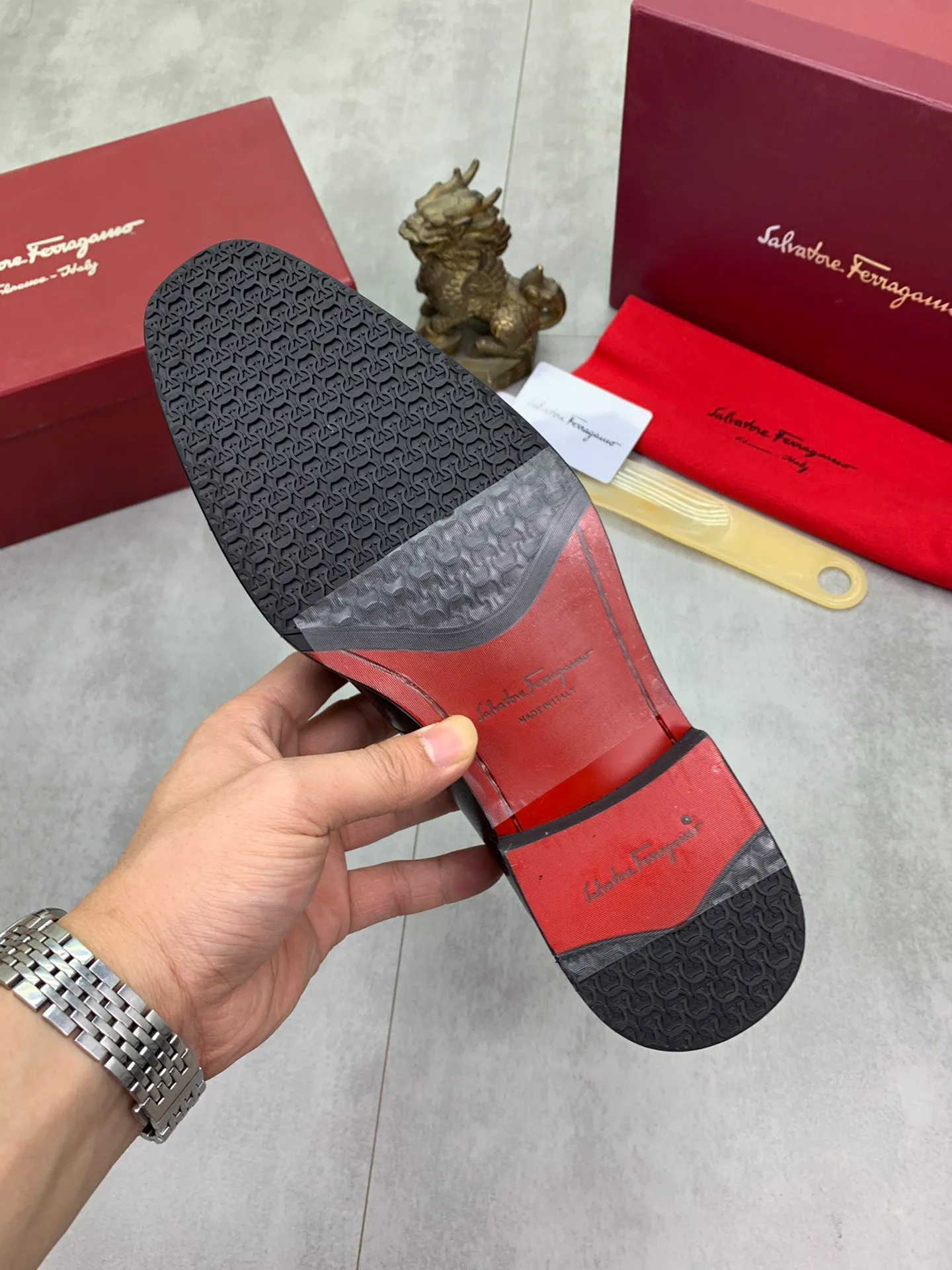Men's men's shoes 💰P460💰[New style]🆘 Water-dyed cow lining [Ferragamo] Ferragamo's latest men's over-the-foot business leather shoes🇨🇳Official website original 1:1 molding💯The first layer is made of Italian imported calfskin➕Luxurious genuine cowhide lining, soft and comfortable🌴High-end atmosphere, the first choice for men with high taste🍍38-45 Black 🉑️Select
